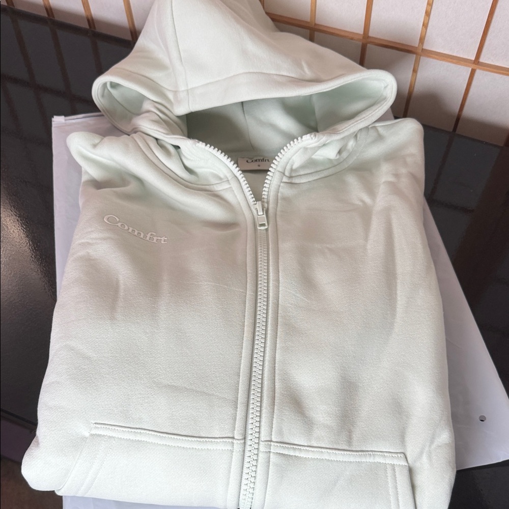 Comfrt Pale Mint zip hoodie